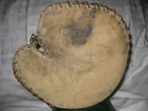 Reach White Basemitt Front